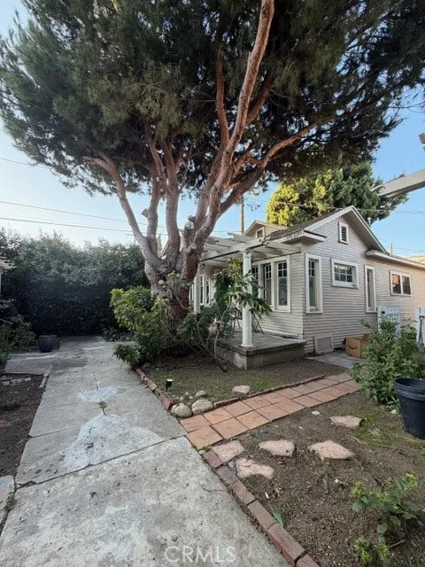 1537 N Serrano Avenue N, Los Angeles, California 90027 home-pic-8