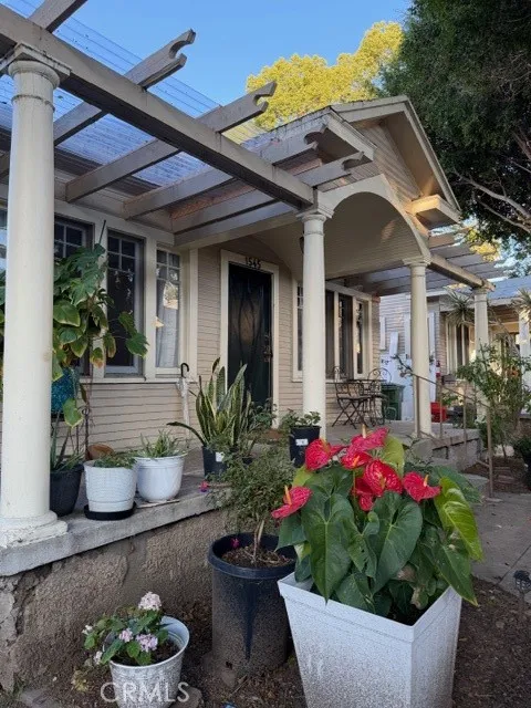 1537 N Serrano Avenue N, Los Angeles, California 90027 home-pic-5