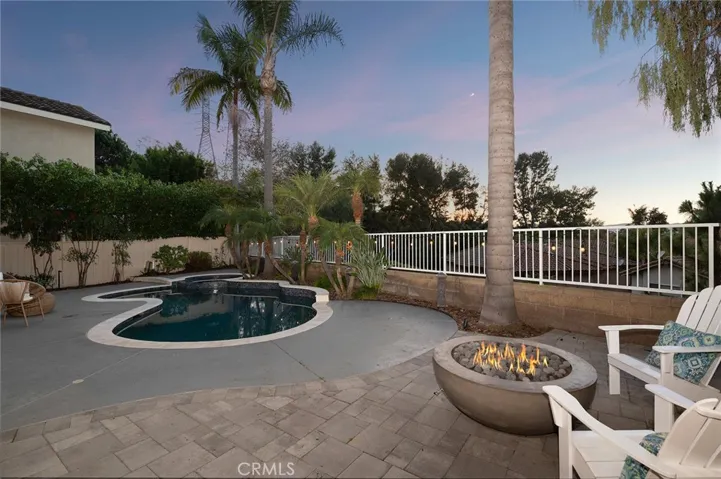 Fire pit, in ground pool and hot tub