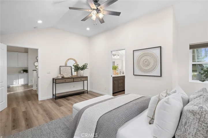 Vautled ceilings, 2 closets and ensuite bathroom