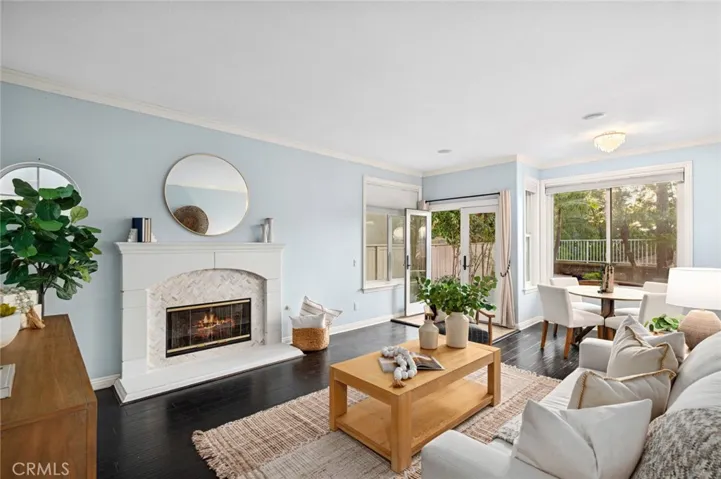 Additional living room with direct backyard access