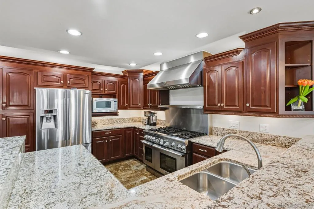 7191 Dinovo, San Diego, California 92114 home-pic-9