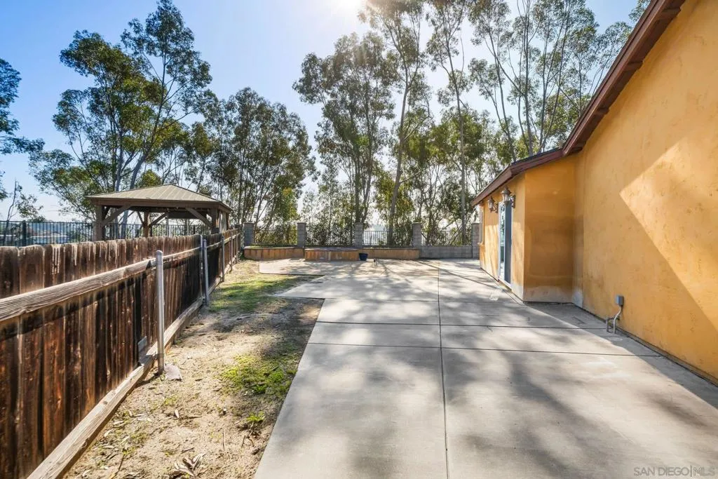 7191 Dinovo, San Diego, California 92114 home-pic-4