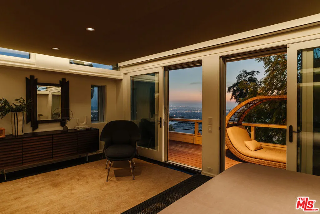 1340 N Tigertail Road, Los Angeles, California 90049 home-pic-32