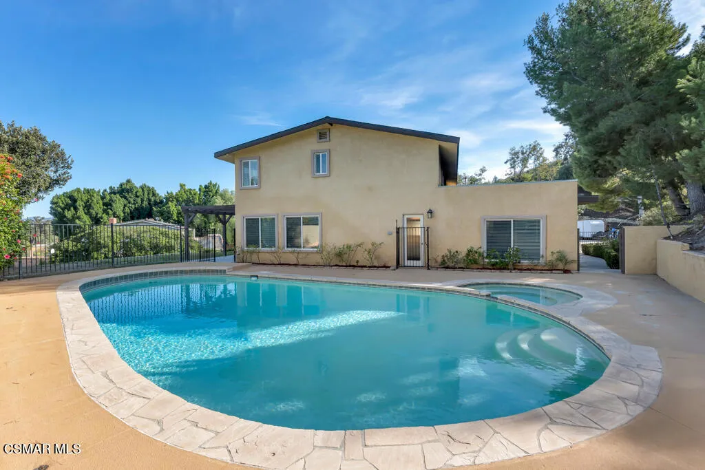 90 La Paz Court, Simi Valley, California 93065 home-pic-88