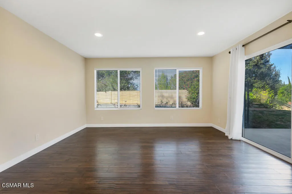 90 La Paz Court, Simi Valley, California 93065 home-pic-30