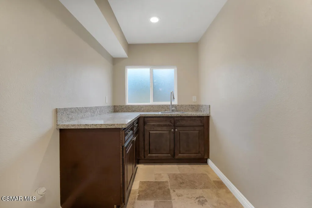 90 La Paz Court, Simi Valley, California 93065 home-pic-39