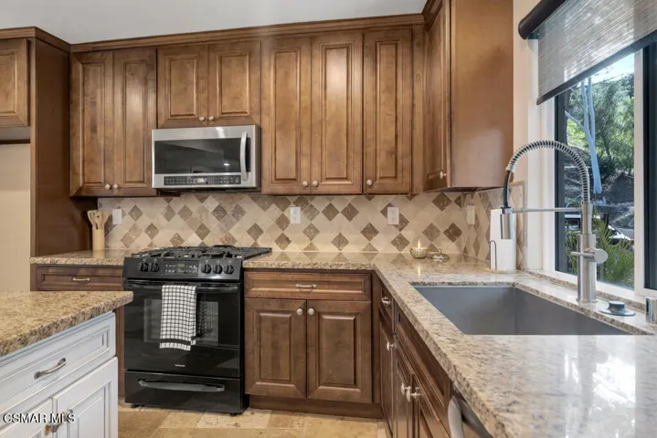 90 La Paz Ct- HsHProd-26