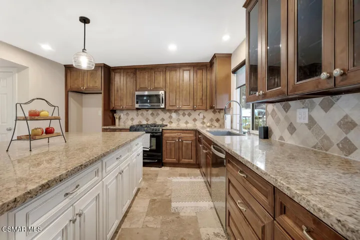 90 La Paz Ct- HsHProd-25