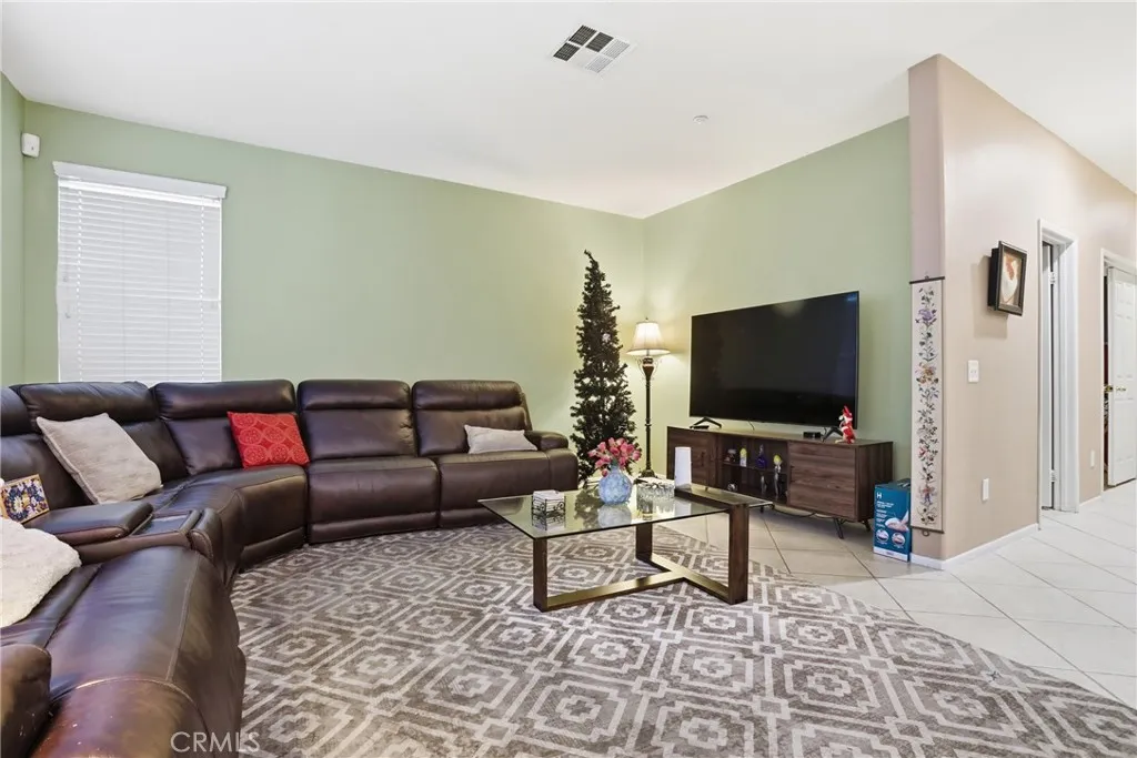 7441 Sultana, Fontana, California 92336 home-pic-9