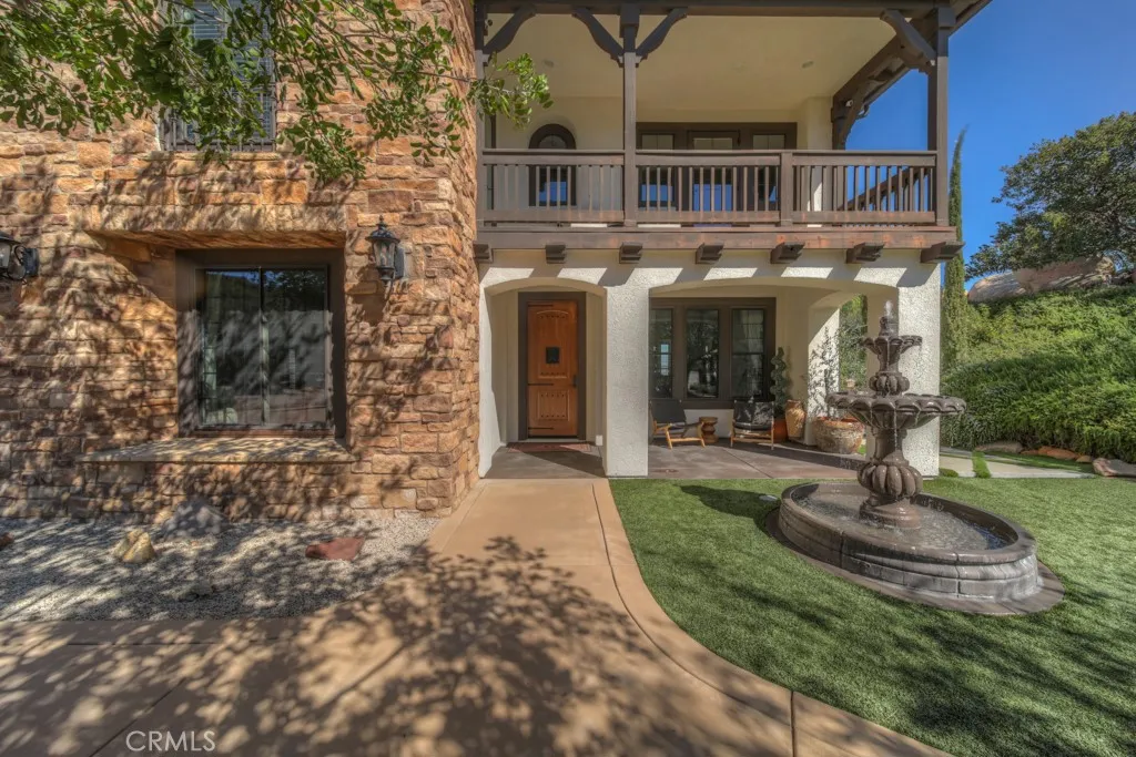 37775 Via Baya, Murrieta, California 92562 home-pic-3