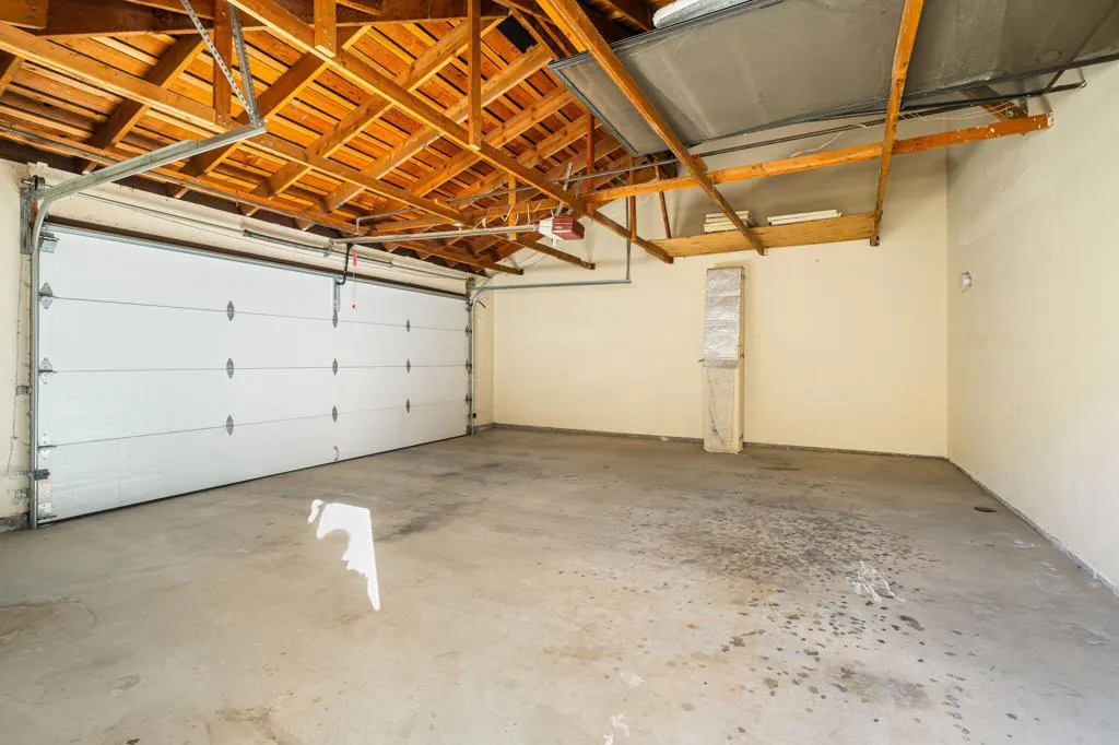 211 Las Lomas, Palm Desert, California 92260 home-pic-30