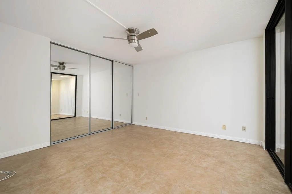 211 Las Lomas, Palm Desert, California 92260 home-pic-22