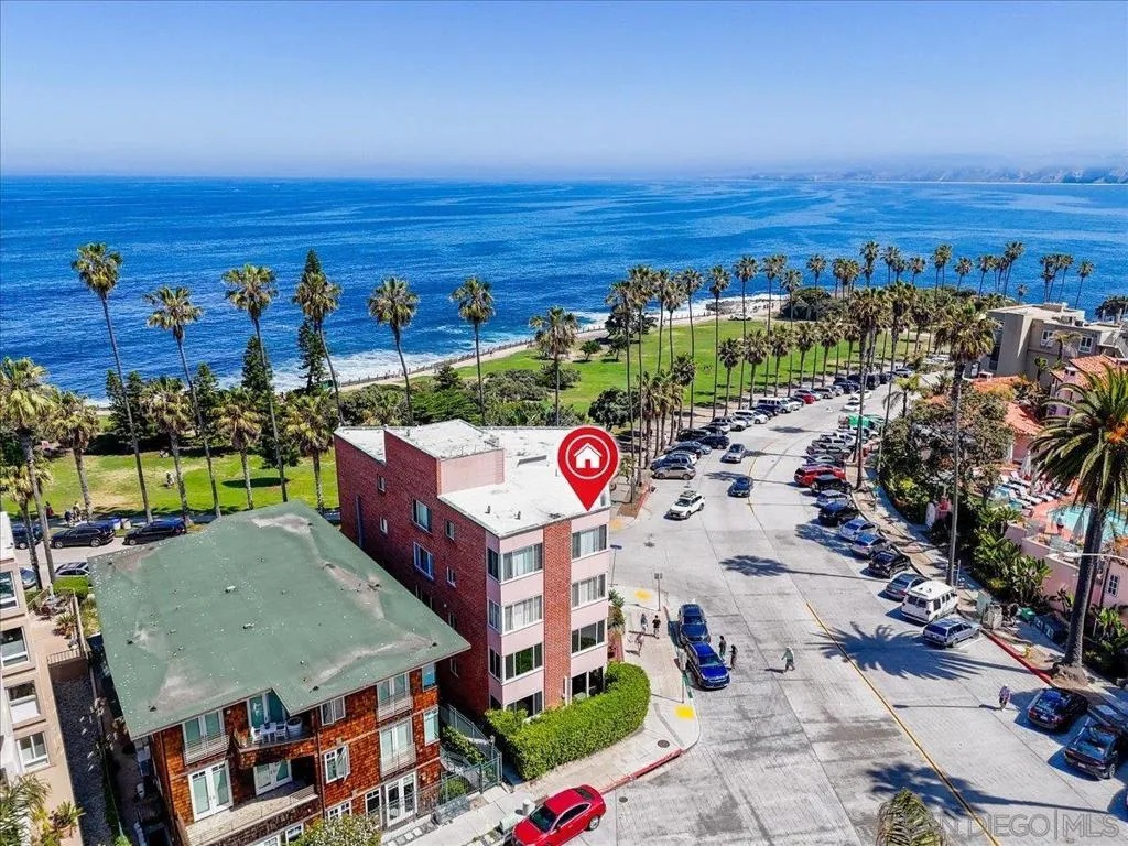 8040 Girard Ave 1, La Jolla, California 92037 home-pic-0