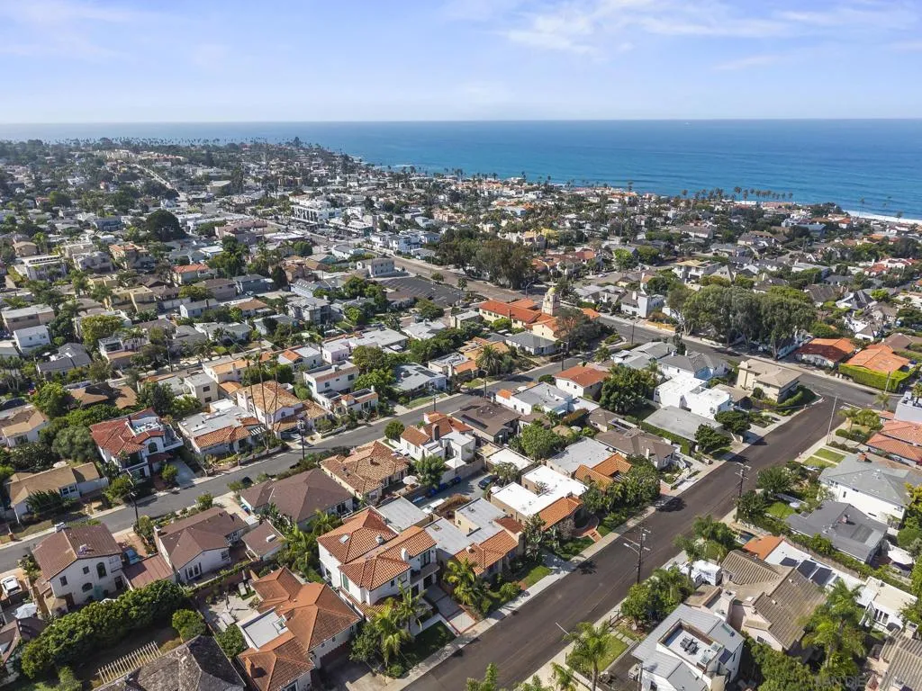 607 Arenas, La Jolla, California 92037 home-pic-26