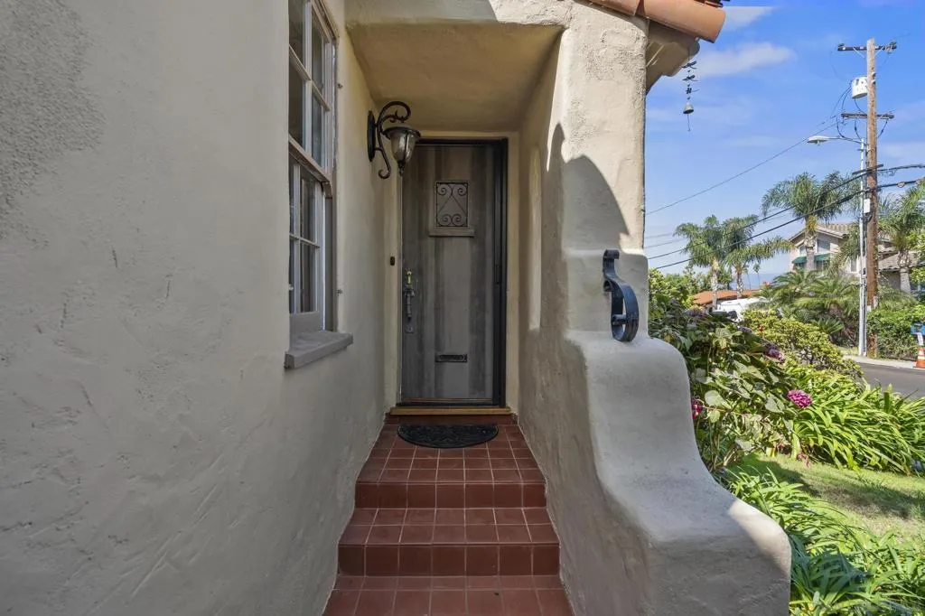 607 Arenas, La Jolla, California 92037 home-pic-2