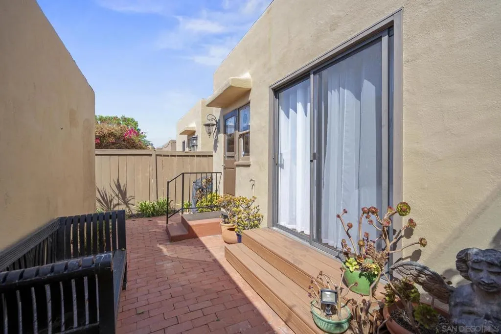 607 Arenas, La Jolla, California 92037 home-pic-21