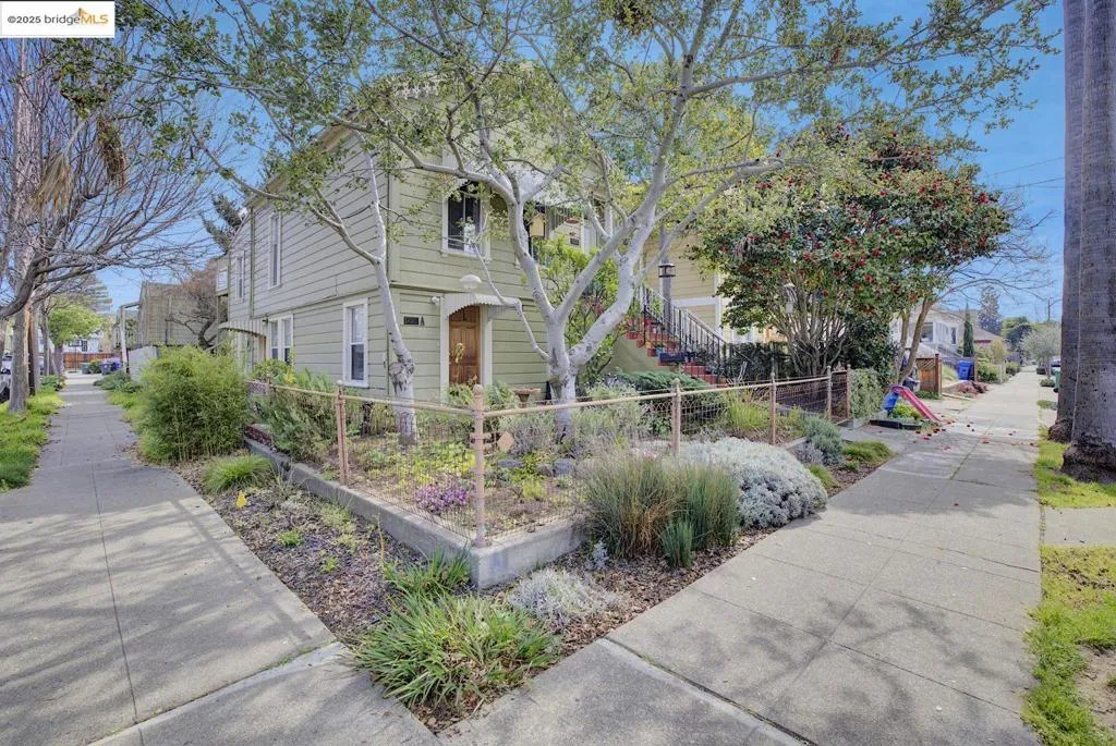 1220 9th St, Alameda, California 94501 home-pic-2