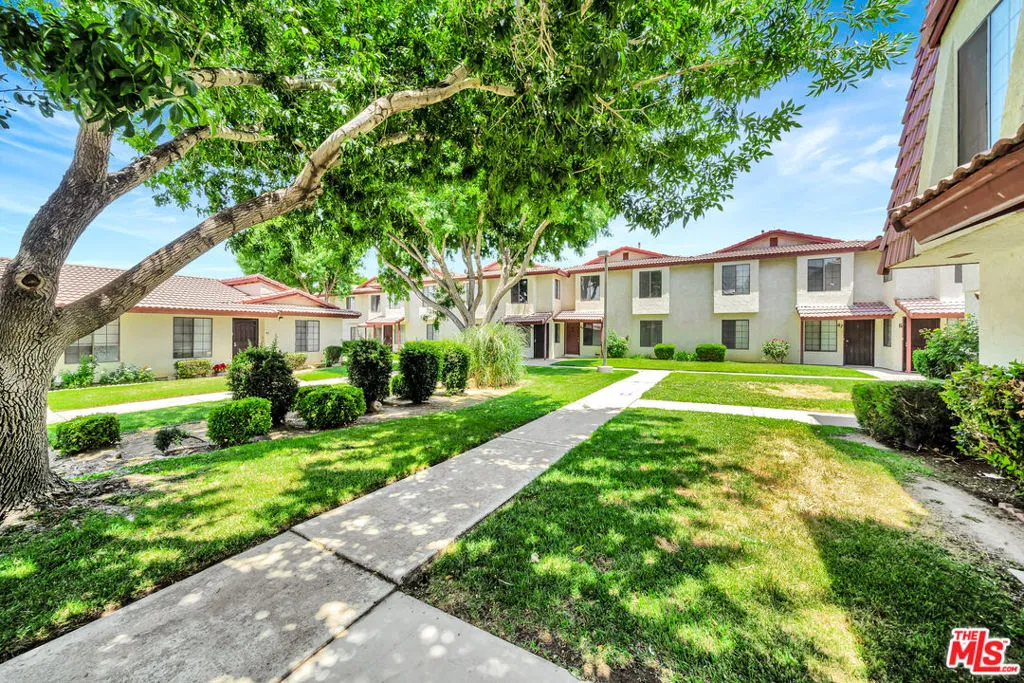 2260 E Avenue Q4 48, Palmdale, California 93550 home-pic-38