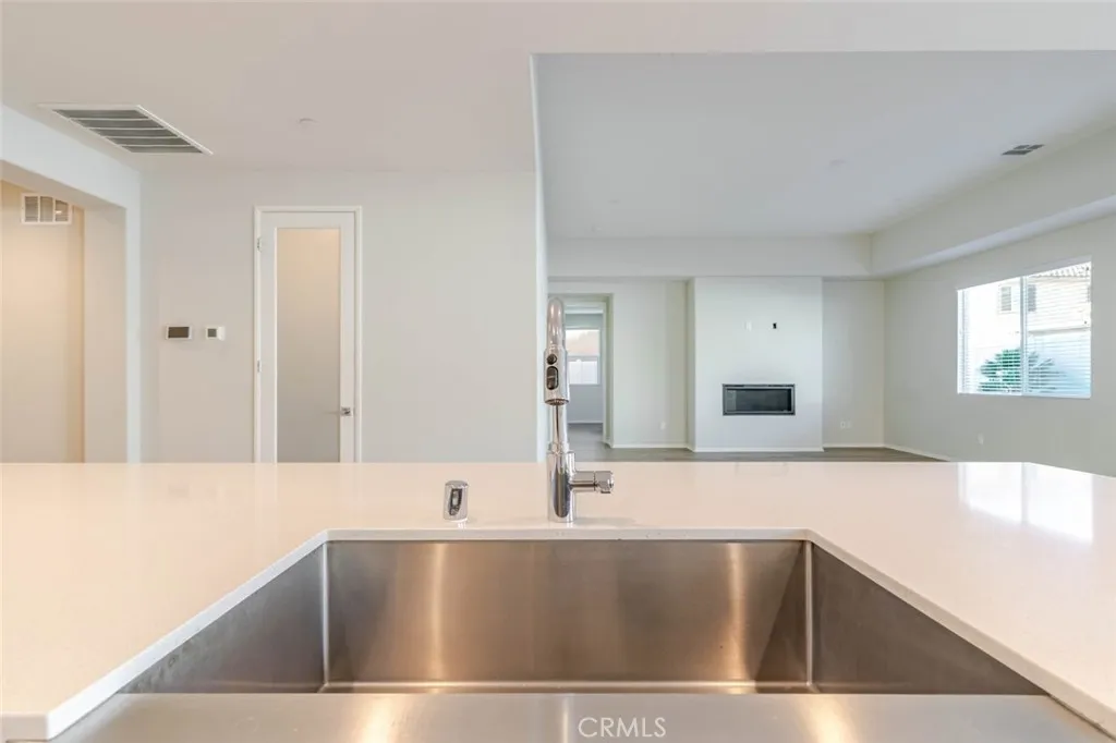 2107 Helconia Court, Palmdale, California 93551 home-pic-20