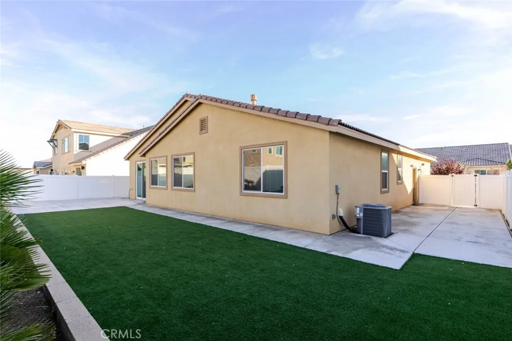 2107 Helconia Court, Palmdale, California 93551 home-pic-32