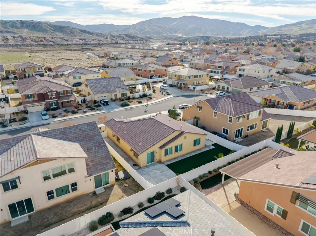 2107 Helconia Court, Palmdale, California 93551 home-pic-6