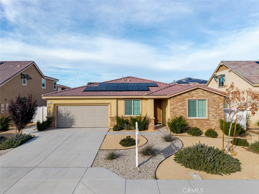 2107 Helconia Court, Palmdale, California 93551 home-pic-1