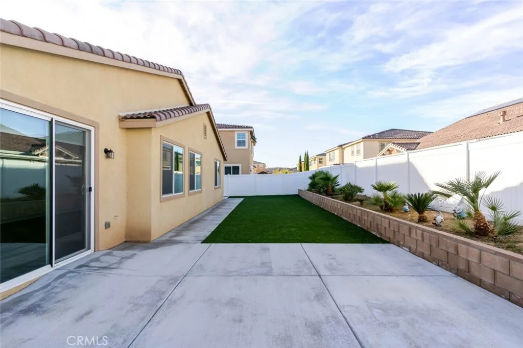 2107 Helconia Court, Palmdale, California 93551 home-pic-33