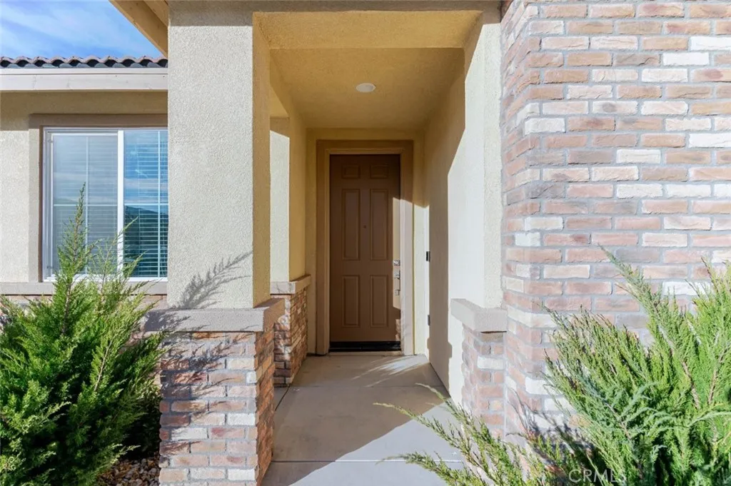 2107 Helconia Court, Palmdale, California 93551 home-pic-3