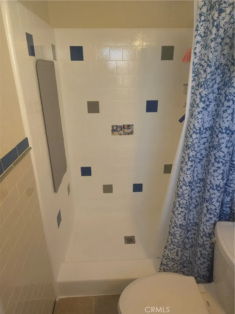 151 121 St Place, Los Angeles, California 90061 home-pic-17