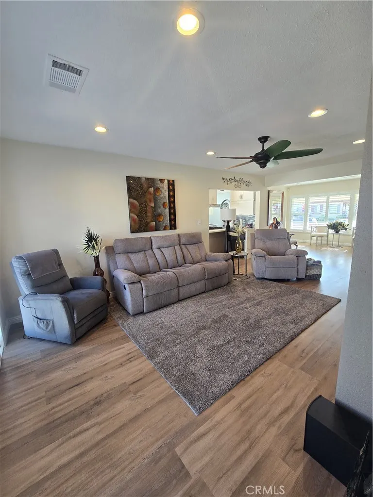 151 121 St Place, Los Angeles, California 90061 home-pic-3