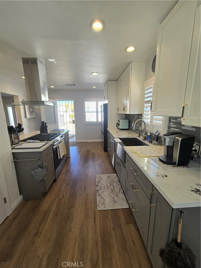 151 121 St Place, Los Angeles, California 90061 home-pic-6