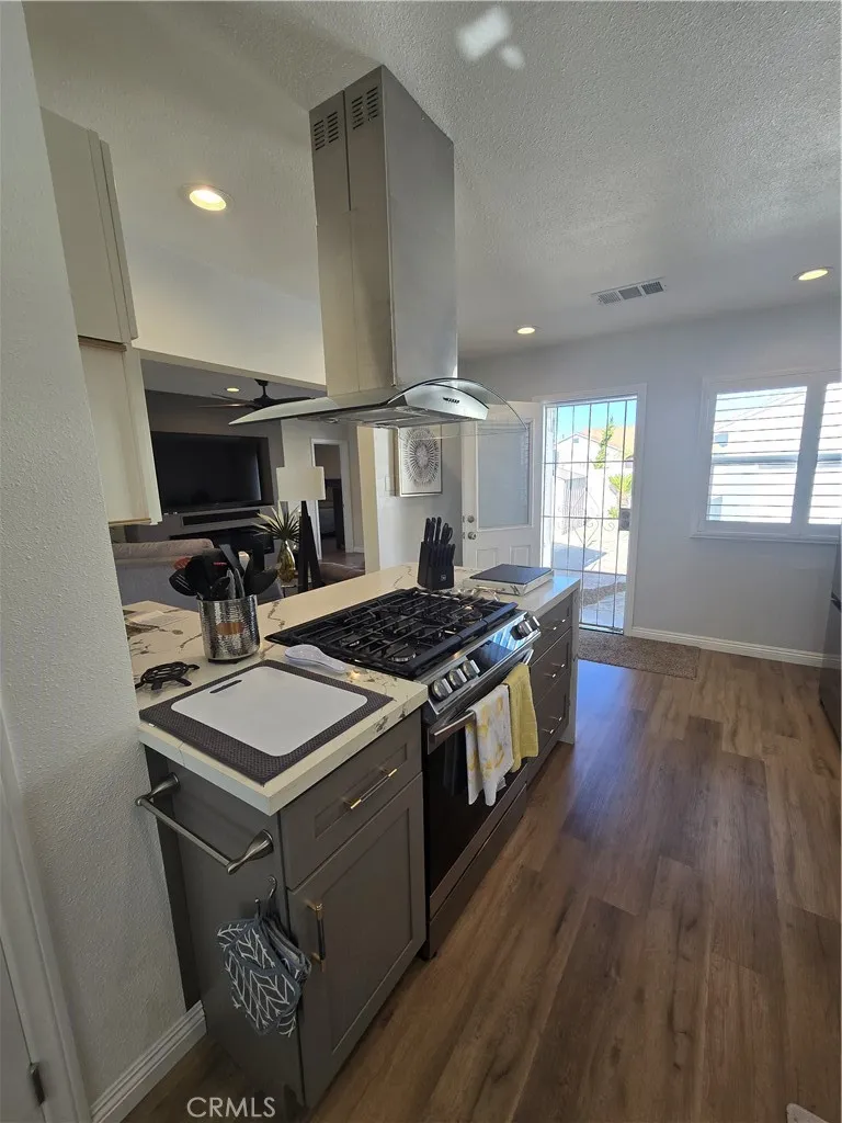 151 121 St Place, Los Angeles, California 90061 home-pic-8