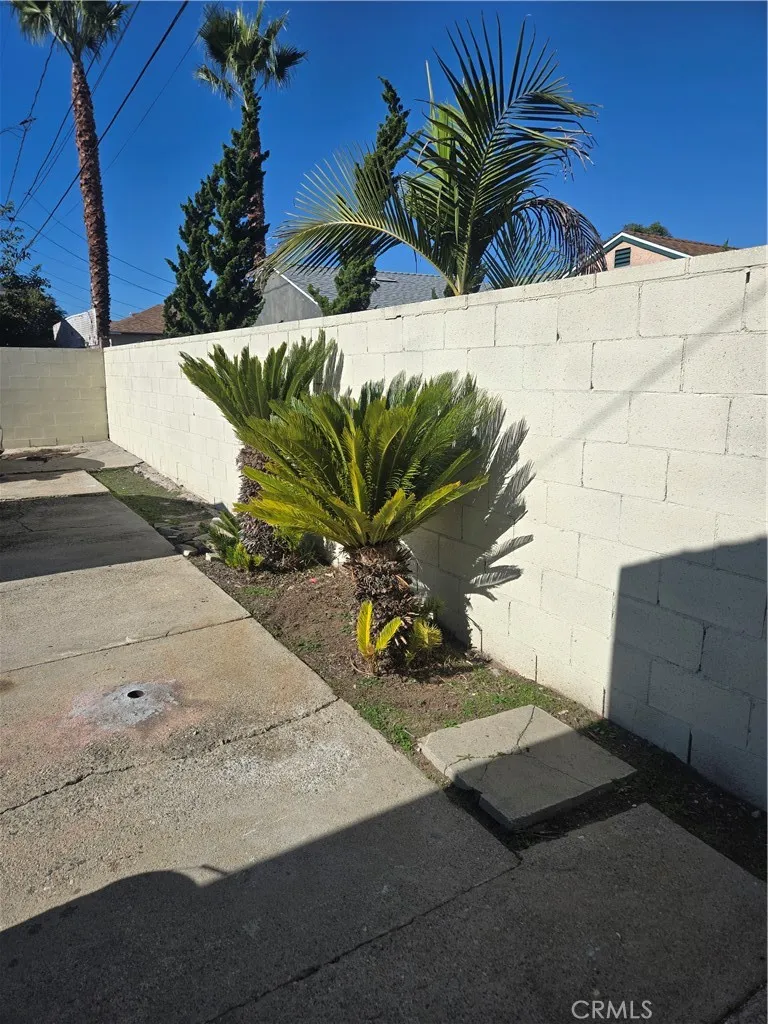 151 121 St Place, Los Angeles, California 90061 home-pic-23