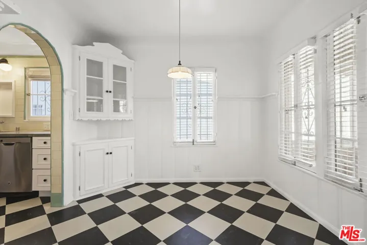 1143 S Rimpau Boulevard, Los Angeles, California 90019