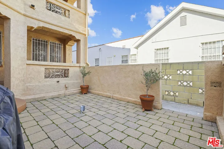 1143 S Rimpau Boulevard, Los Angeles, California 90019