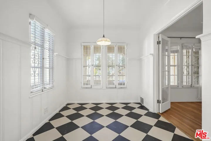 1143 S Rimpau Boulevard, Los Angeles, California 90019