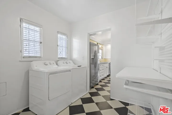1143 S Rimpau Boulevard, Los Angeles, California 90019