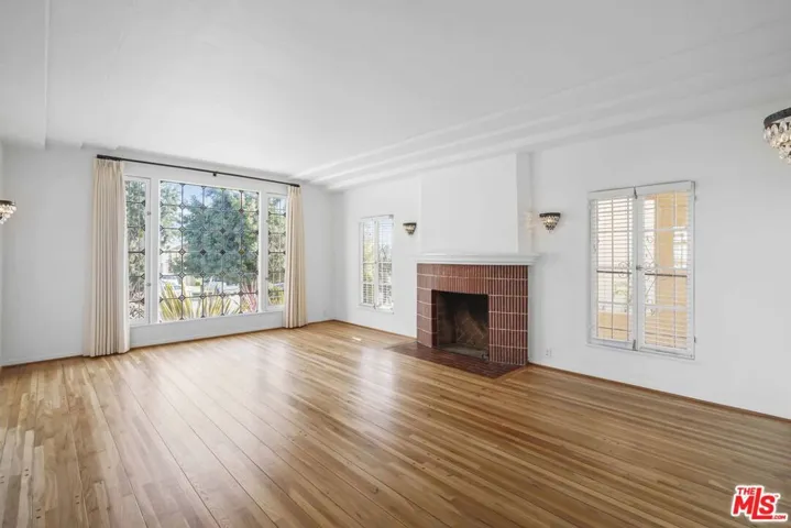 1143 S Rimpau Boulevard, Los Angeles, California 90019