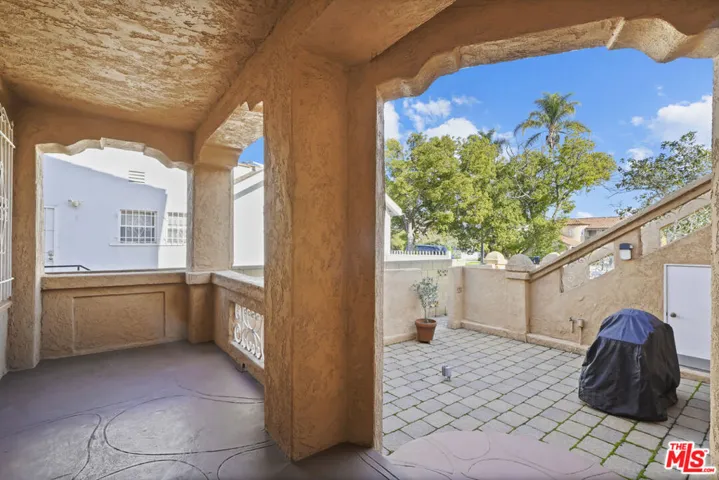 1143 S Rimpau Boulevard, Los Angeles, California 90019