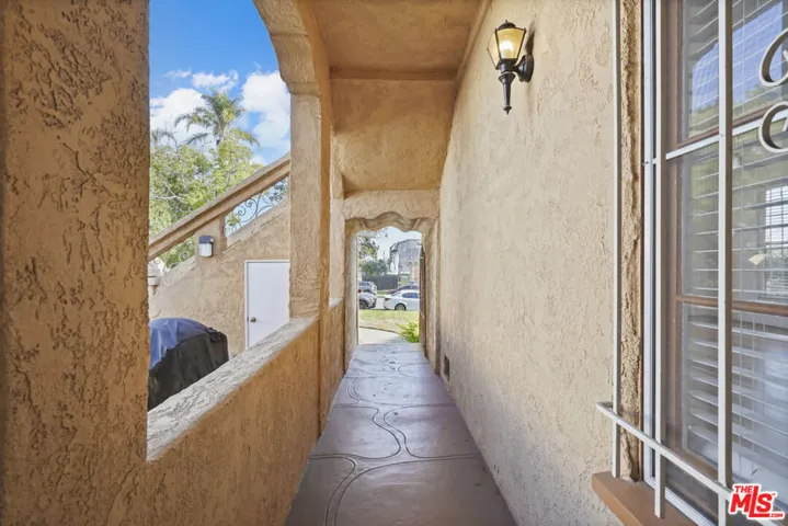 1143 S Rimpau Boulevard, Los Angeles, California 90019