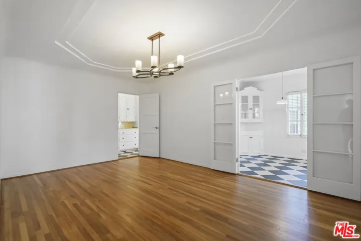 1143 S Rimpau Boulevard, Los Angeles, California 90019