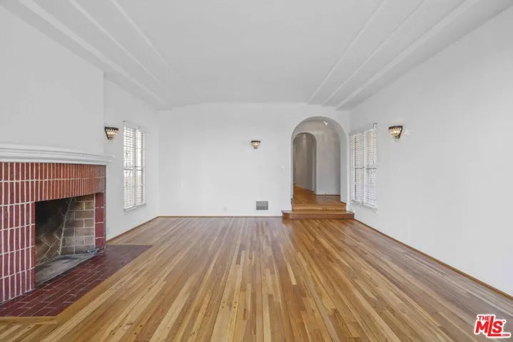 1143 S Rimpau Boulevard, Los Angeles, California 90019