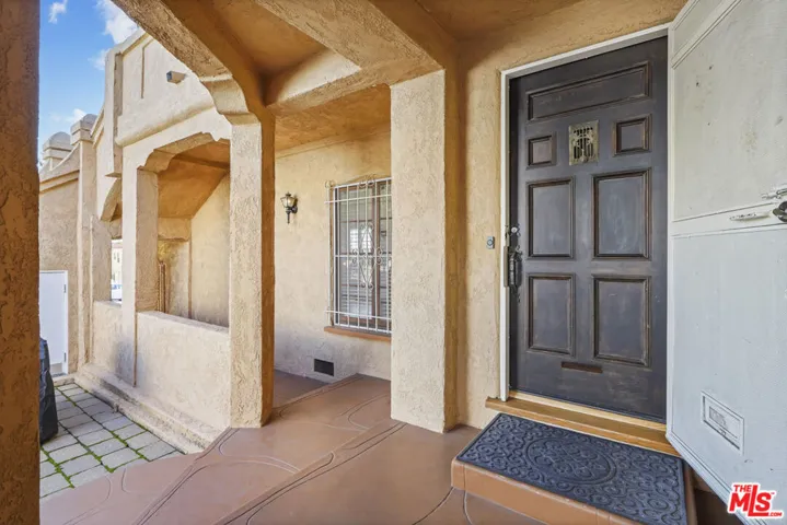 1143 S Rimpau Boulevard, Los Angeles, California 90019