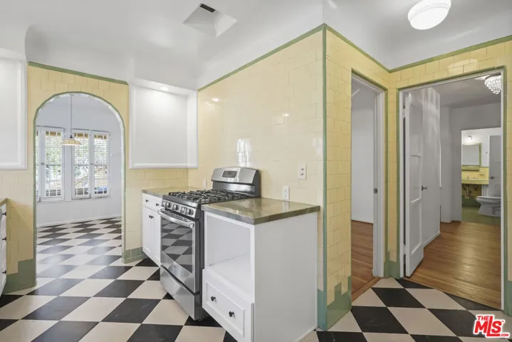 1143 S Rimpau Boulevard, Los Angeles, California 90019