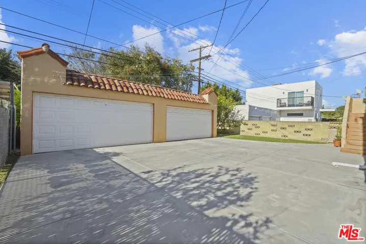 1143 S Rimpau Boulevard, Los Angeles, California 90019