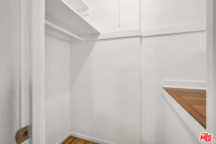 3rd bed closet