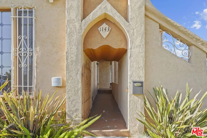 1143 S Rimpau Boulevard, Los Angeles, California 90019