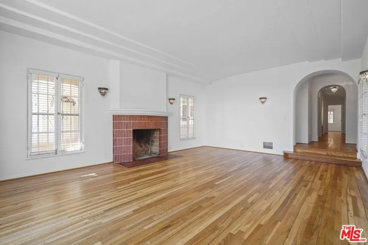 1143 S Rimpau Boulevard, Los Angeles, California 90019