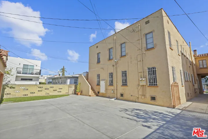 1143 S Rimpau Boulevard, Los Angeles, California 90019